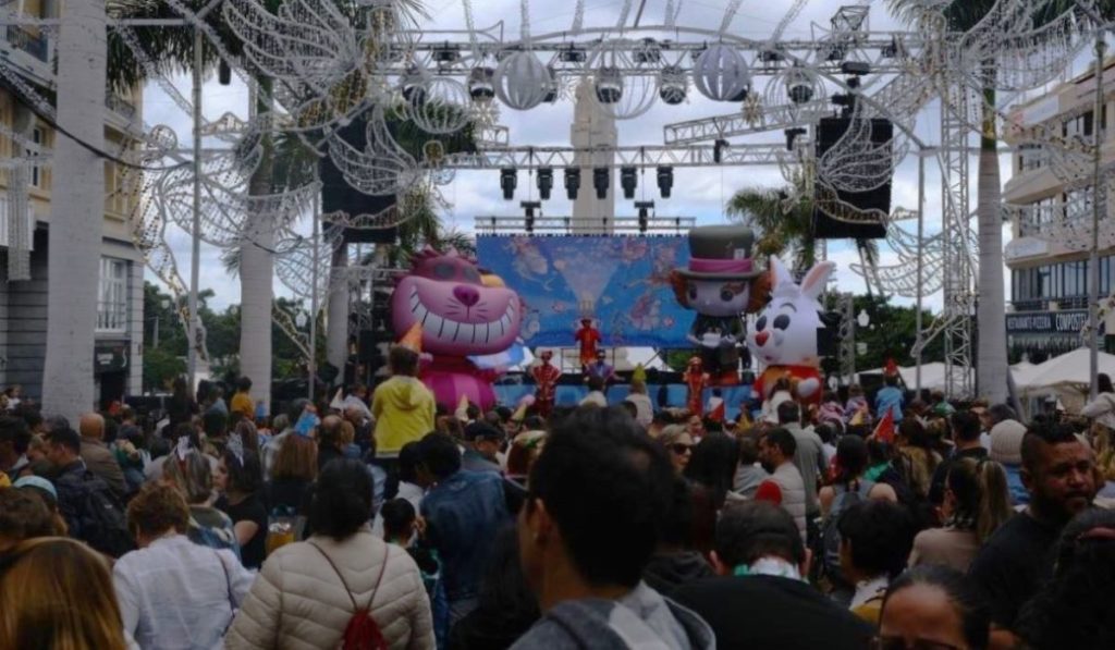 Cientos de familias celebran el “Feliz No Fin de Año” infantil Santa Cruz de Tenerife. DA