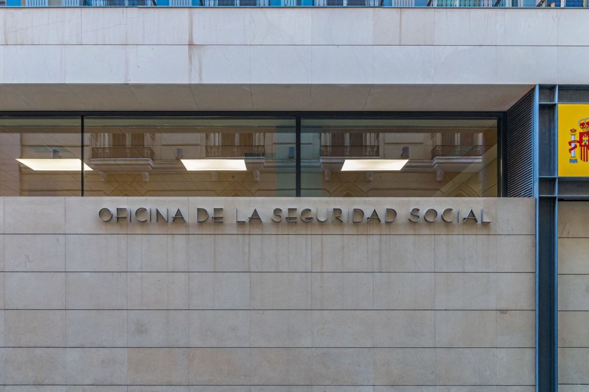 ¿Qué ocurre realmente cuando un trabajador alcanza los 18 meses de baja? La Seguridad Social aclara el proceso