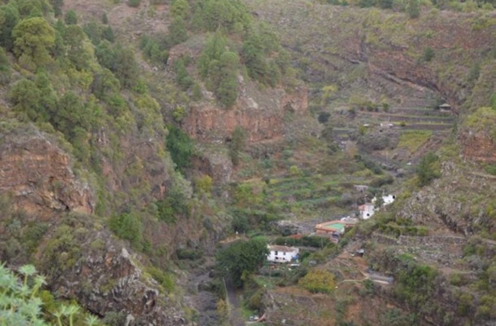 Encuentran un cadáver momificado en el fondo de un barranco en Canarias