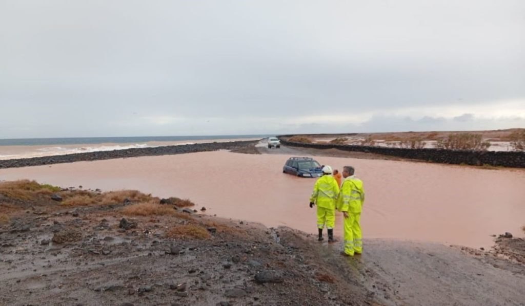 Rescatan a un niño de 6 años en Canarias tras quedar atrapado en el cauce de un barranco por la borrasca Emilia