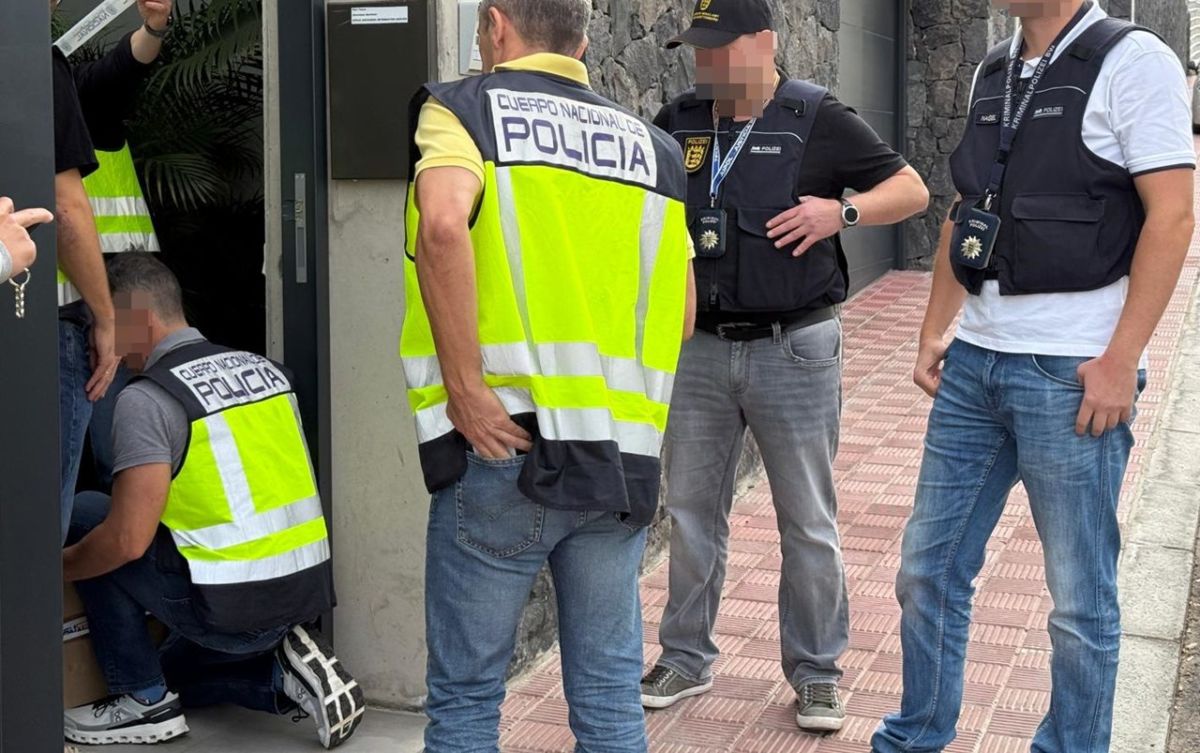 La Policía Nacional detiene al 'gran estafador europeo' en un chalet de lujo de TenerifeLa Policía Nacional detiene al 'gran estafador europeo' en un chalet de lujo de Tenerife