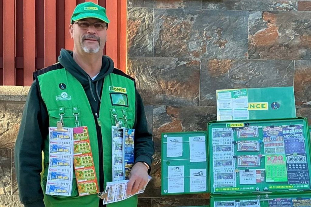 El agente vendedor de la ONCE reparte suerte en Canarias: una persona se lleva 24.000 euros al año durante 10 años. DA