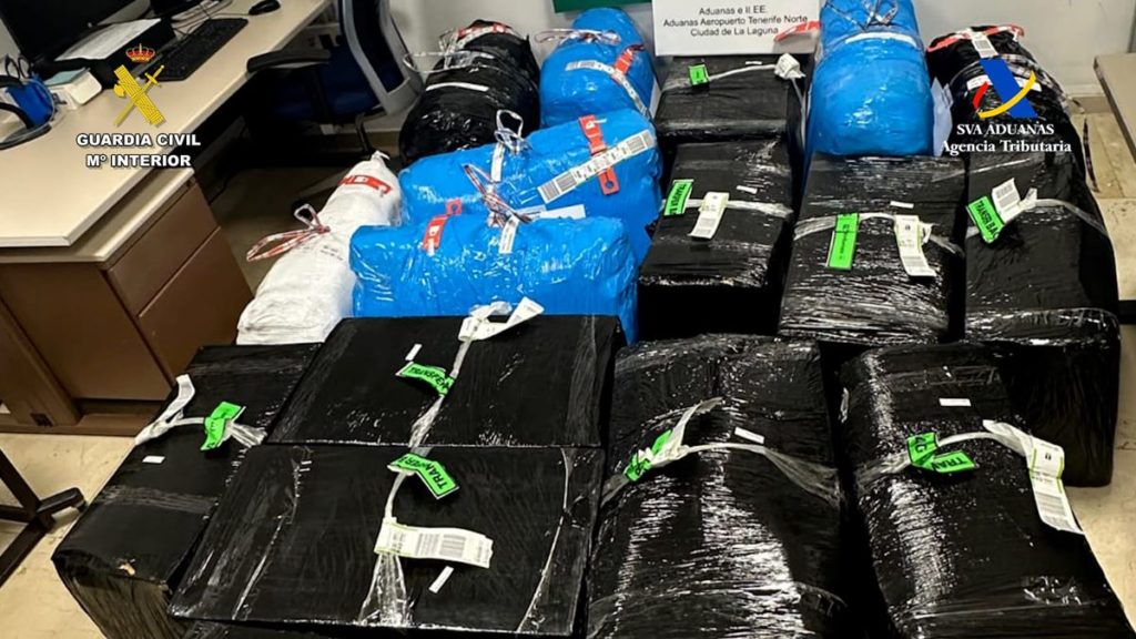 La Guardia Civil invetiga a cinco personas que facturaron 20 maletas en Tenerife Norte