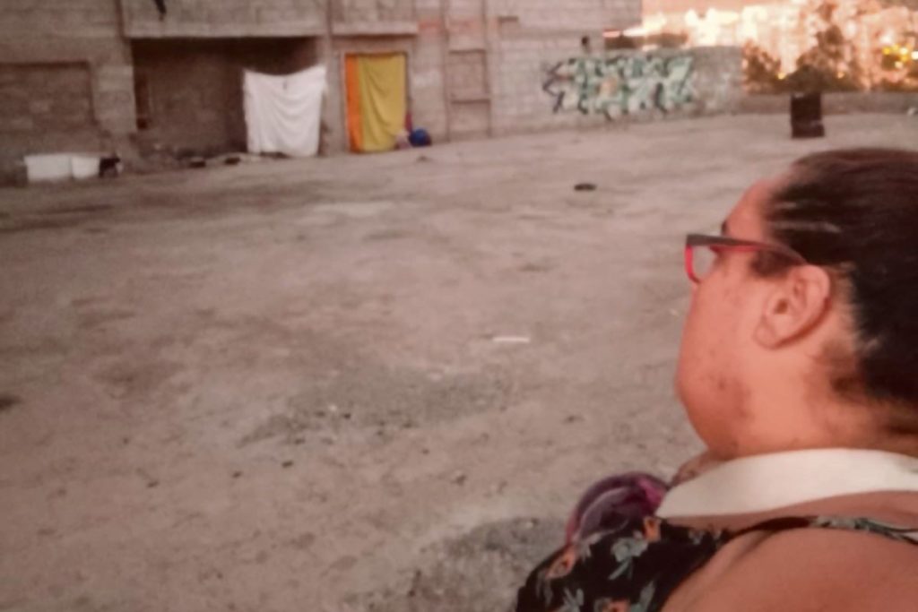 María, madre de cuatro hijos, vive en un solar abandonado de Tenerife. DA