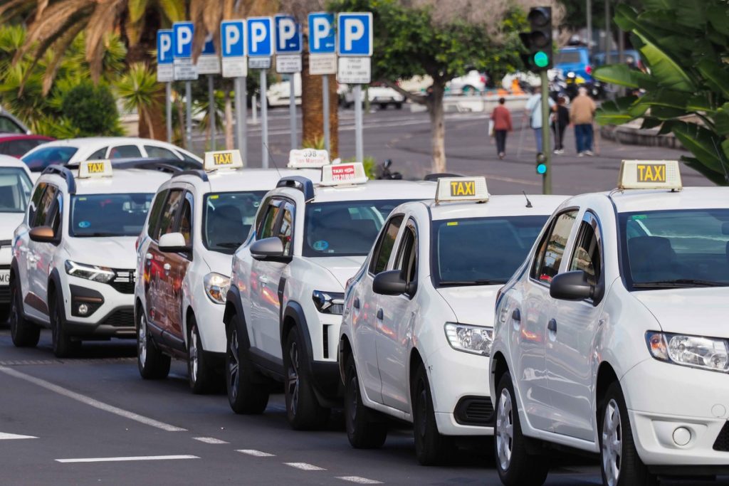 El Ayuntamiento de Santa Cruz de Tenerife dice que las protestas del taxi no ayudan a la negociación