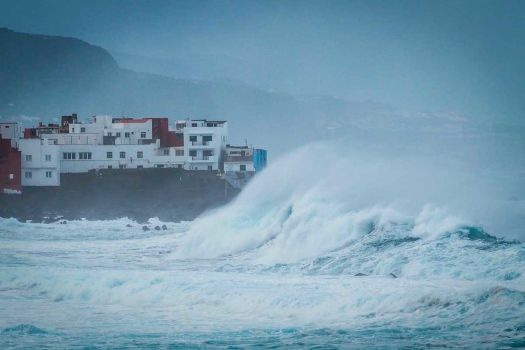 Confirmado por la Aemet: aviso amarillo en Canarias por fuerte oleaje este lunes