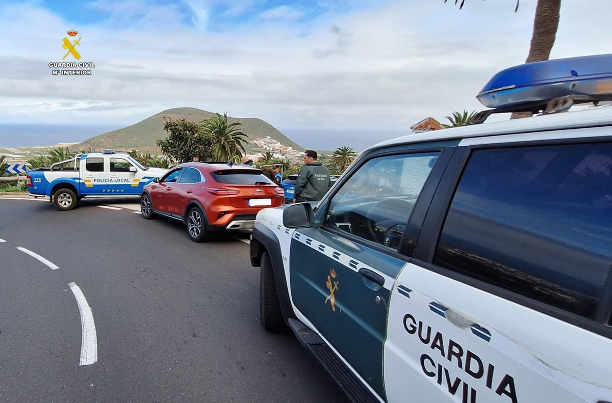 Roban en un coche en Tenerife y la Guardia Civil los pilla solo unos minutos después
