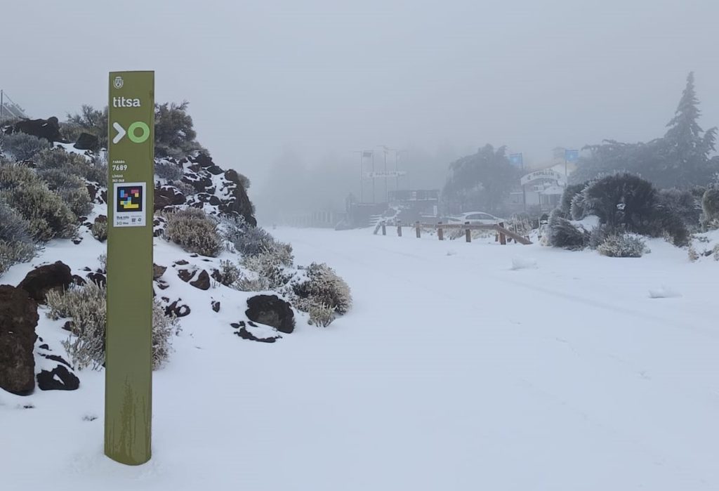 La borrasca Emilia cubre de nieve el Teide dejando una estampa espectacular