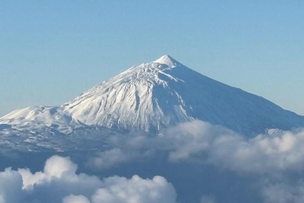 La Aemet actualiza la previsión del tiempo en Canarias: lluvias fuertes y problemas en el Teide