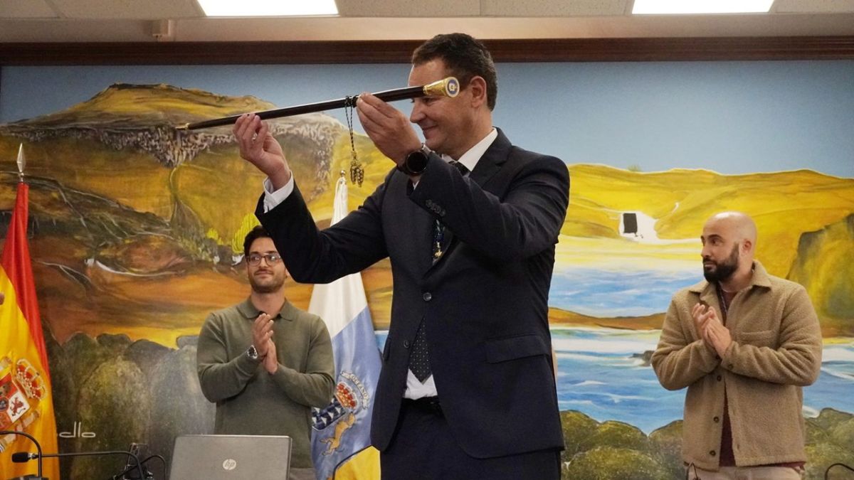 Olivia Delgado cede la Alcaldía de Arico a Andrés Martínez