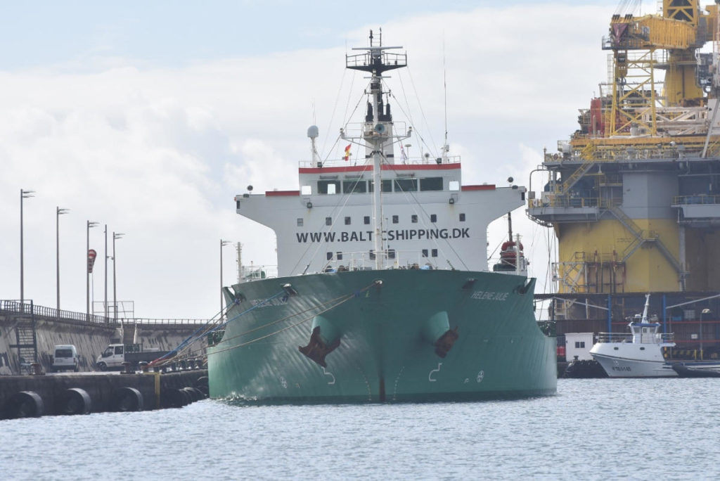 Tenerife Shipyards realiza una intervención de emergencia en el carguero 'Helene Julie' por un fallo crítico