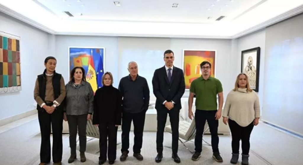 Sánchez recibe a la familia de Miguel Moreno, periodista canario detenido en Venezuela