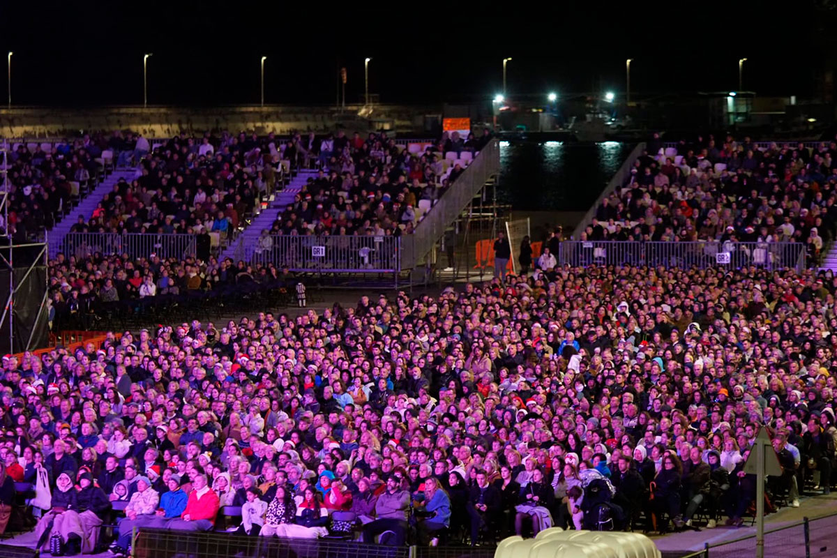 Lleno total en el concierto de Navidad de la Sinfónica de Tenerife en Santa Cruz