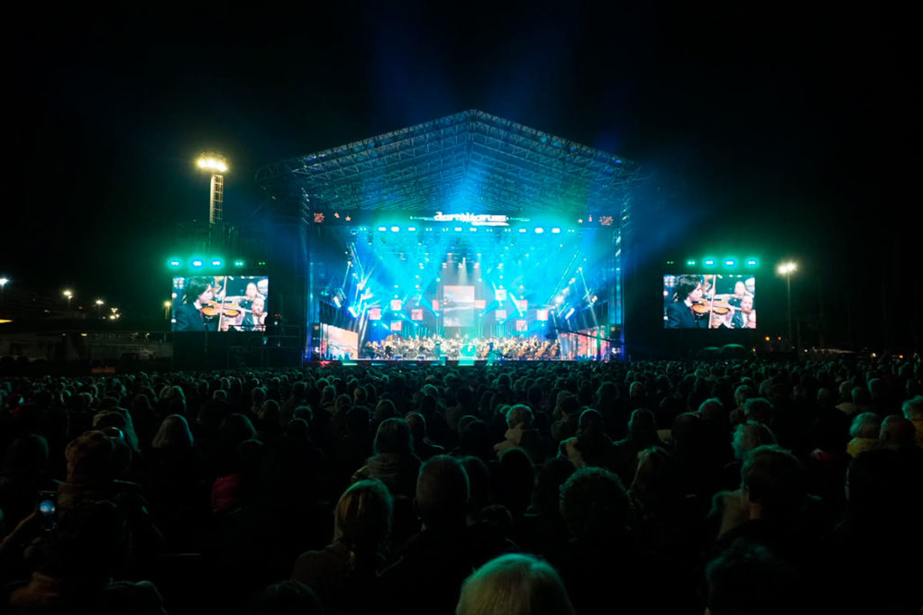 Lleno total en el concierto de Navidad de la Sinfónica de Tenerife en Santa Cruz
