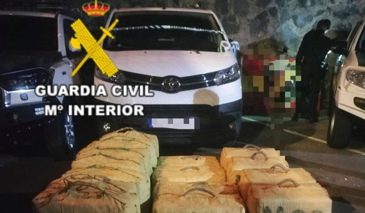 La Guardia Civil se percata de algo extraño en una furgoneta en Tenerife. DA