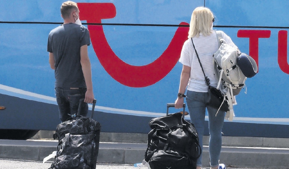 Rechazo unánime a la tasa de Aena a las guaguas en los aeropuertos de Canarias
