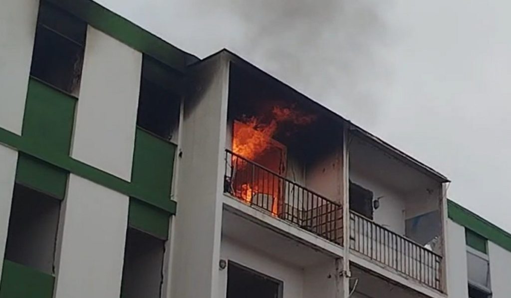 Incendio en un edificio okupado en La Laguna. Sergio Méndez