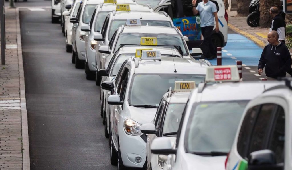 El taxi vuelve a la movilización en rechazo a la “inacción” del Ayuntamiento de Santa Cruz de Tenerife