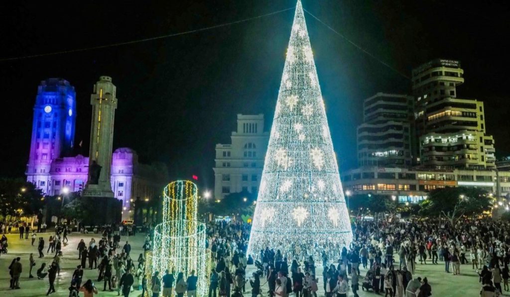 El árbol de Navidad de Santa Cruz de Tenerife, obligado a menguar