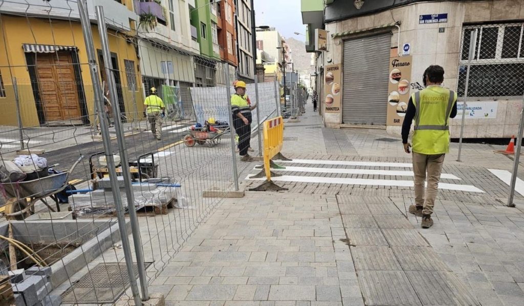 Este es el último tramo de la calle La Rosa que ha reabierto a vehículos y peatones