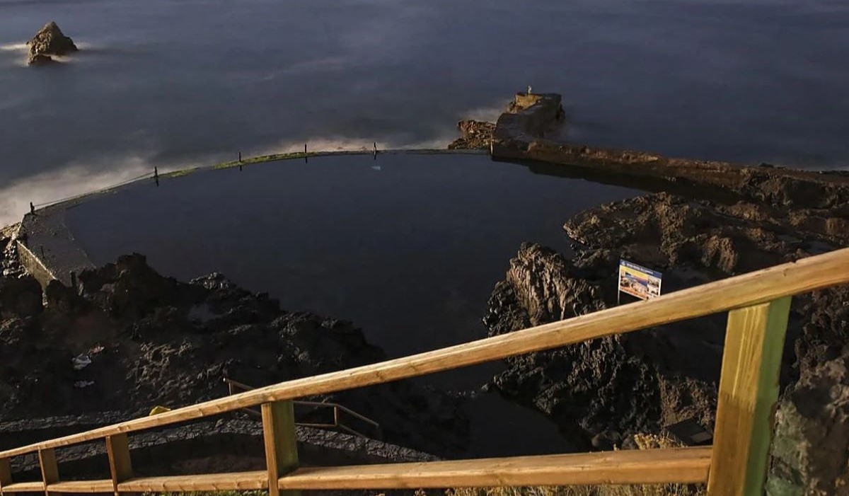 Piscina natural de Isla Cangrejo, en Tenerife, donde cuatro personas han fallecido al ser arrastradas por un golpe de mar, en una imagen tomada este domingo. EFE/Alberto Valdés