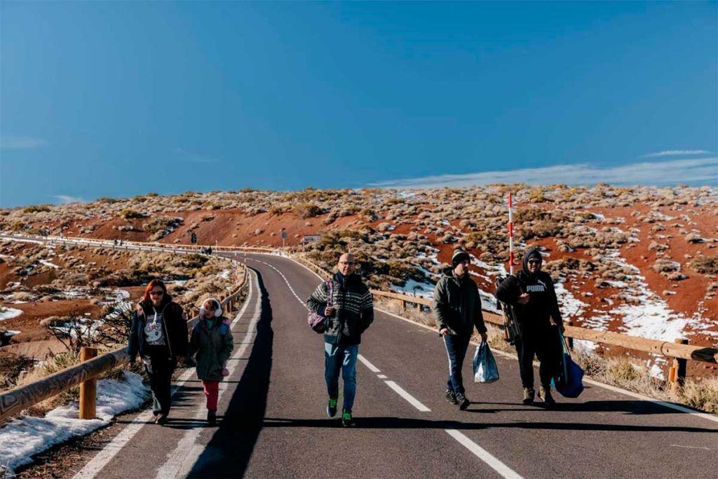 El Teide recibe más de 5.500 visitantes este fin de semana con la operación nevada