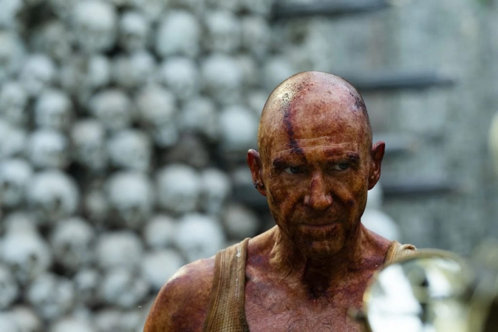 Ralph Fiennes, en la continuación del thriller postapocalíptico 28 años después.
