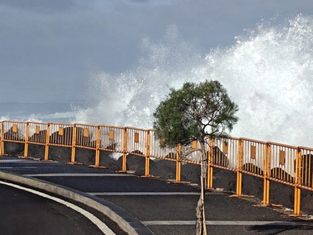 El alcalde de Garachico lo confirma: cierre total de avenidas ante la 'amenaza' de olas de 5 metros