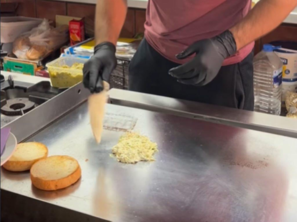 Brioche de Zulay, queso de cabra palmera y "verdura secreta": el bocadillo de moda en Tenerife