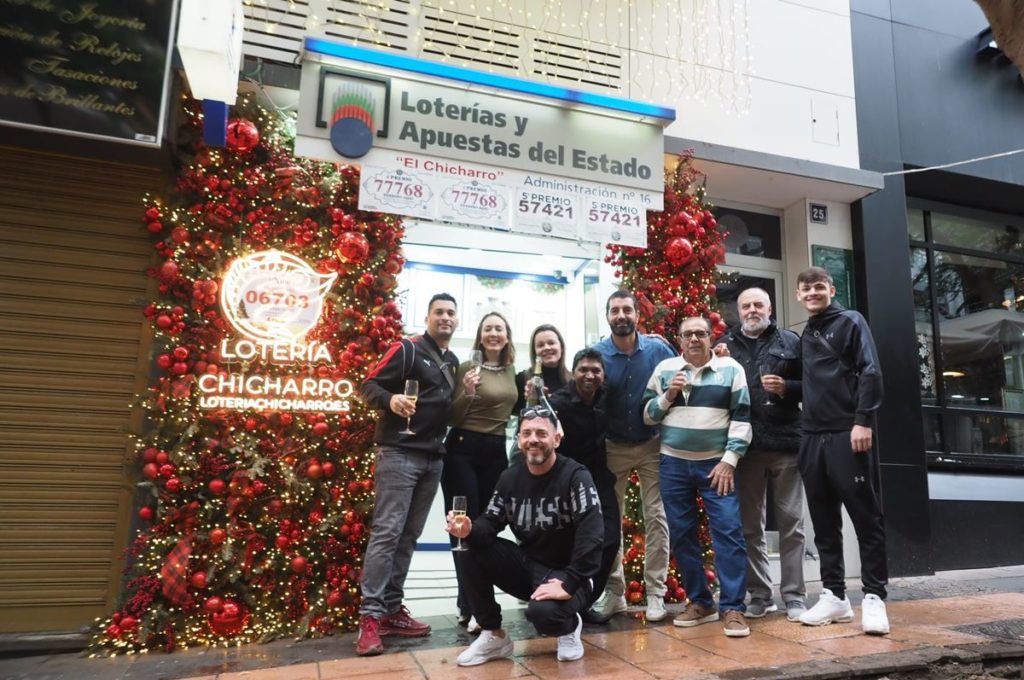 La administración de lotería de Tenerife que gestiona un olímpico y ha dado el Gordo de El Niño: "Algunos ganadores son vecinos"