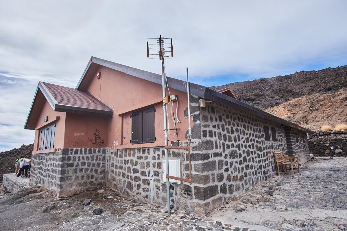 Dormir a las puertas del cielo de Tenerife: reabre el Refugio de Altavista tras 5 años cerrado