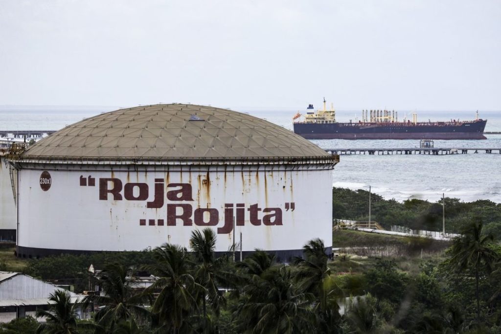 Venezuela entregará a EEUU entre 30 y 50 barriles de petróleo sancionado