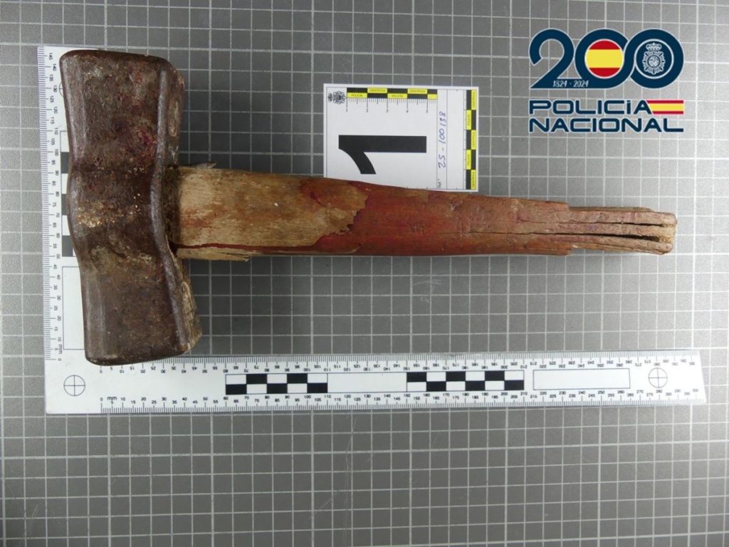 Mata a su padre de un martillazo en Canarias