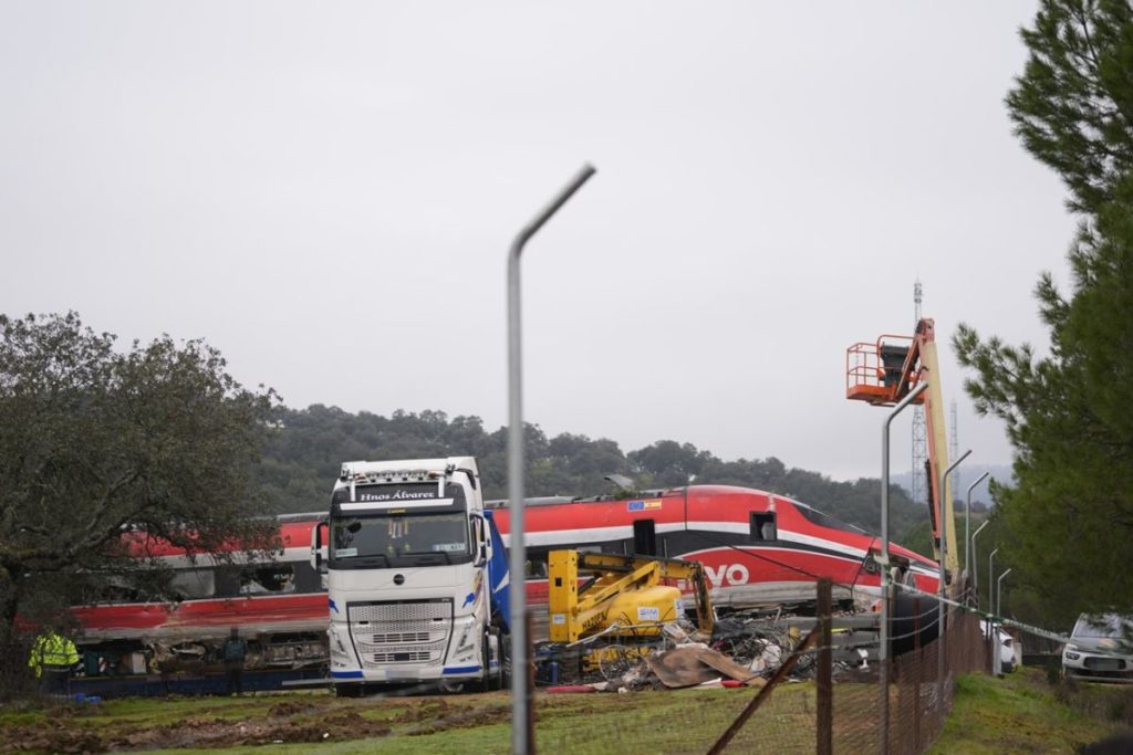 Aumenta a 43 el número de muertos en el accidente de tren en Córdoba tras hallar otro cadáver en las vías