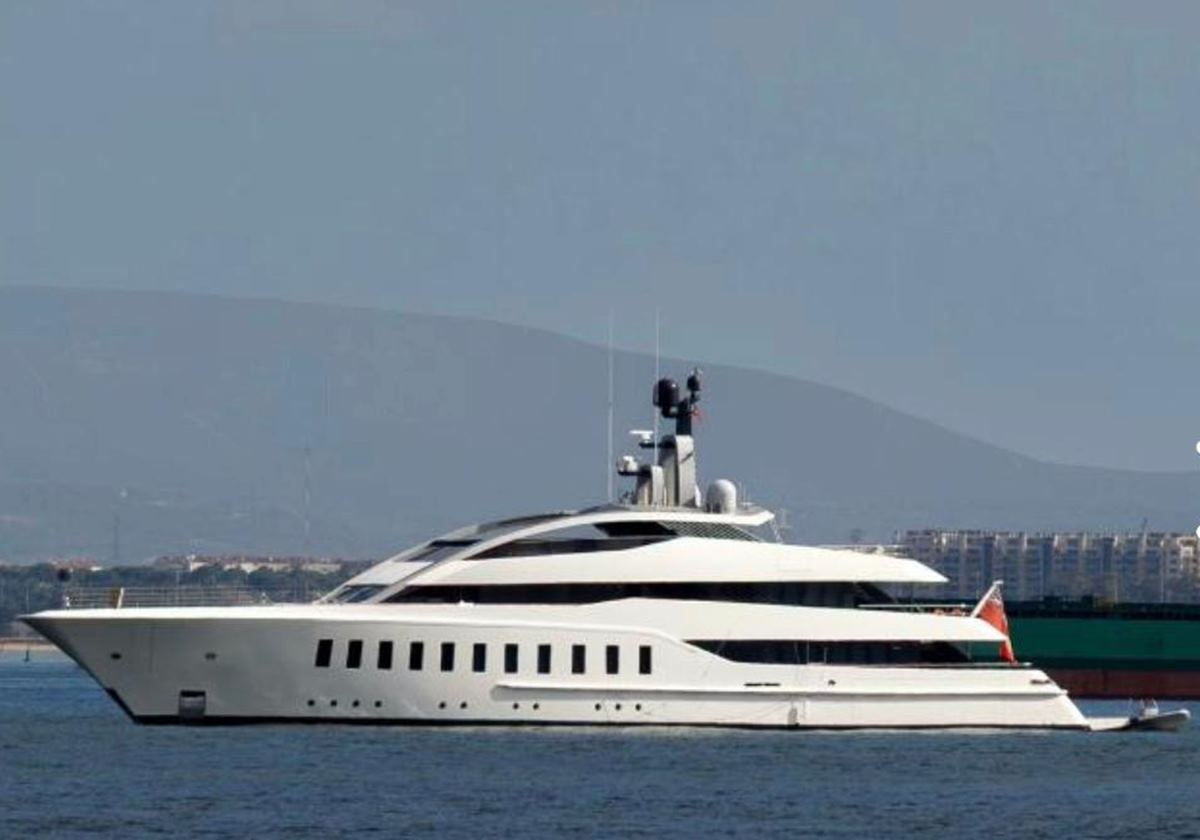 Halo, el yate de los 64 millones de euros que sorprende a todos en Santa Cruz de Tenerife
