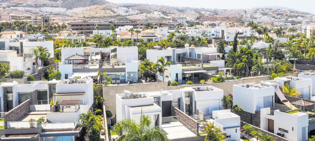 El ritmo de crecimiento de población del sur de Tenerife cuadriplicó al de la capital de la Isla en los últimos 10 años