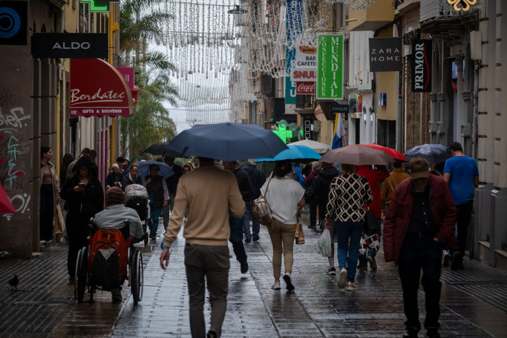 La cola de un frente que ha dejado lluvias en Canarias este martes. Fran Pallero