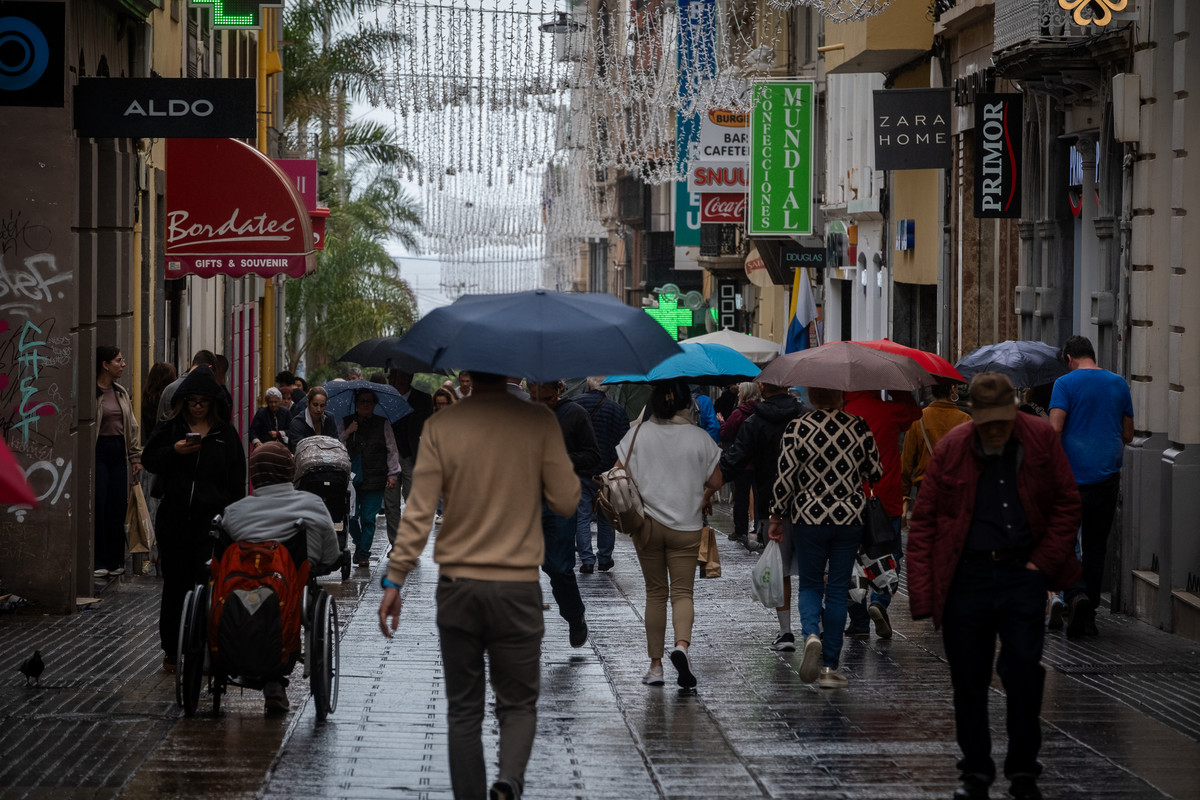Lluvias persistentes, vientos fuertes y avisos activados: la complicada situación en Canarias para hoy, según Aemet