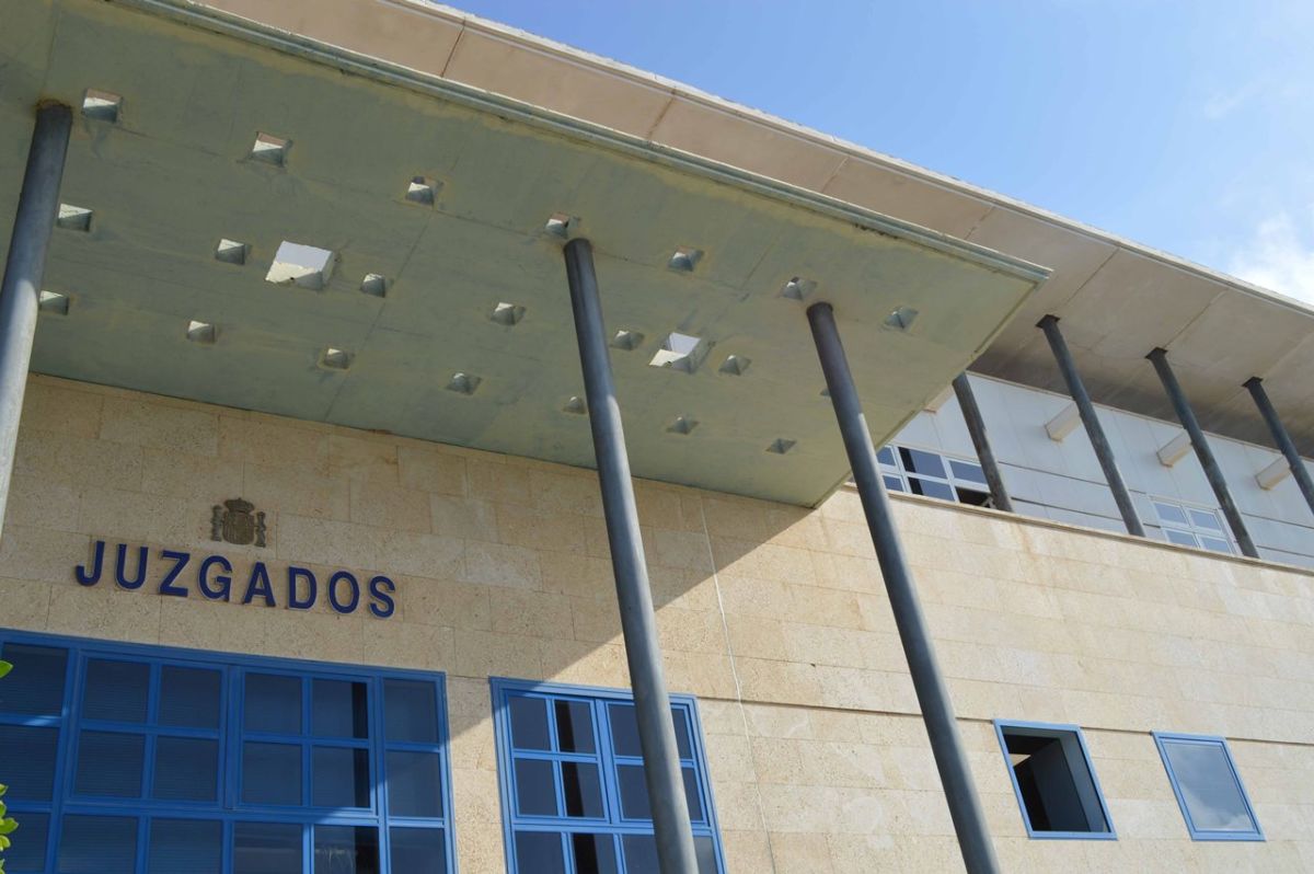 La mujer que abandonó a su bebé en un baño de un hospital en Canarias