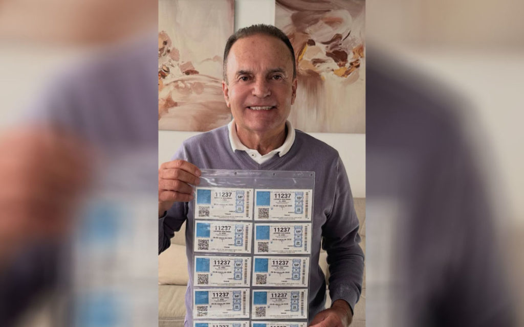 El insólito plan de un alcalde de Canarias que repartió el mismo número de la Lotería del Niño entre sus vecinos: acabó con premio