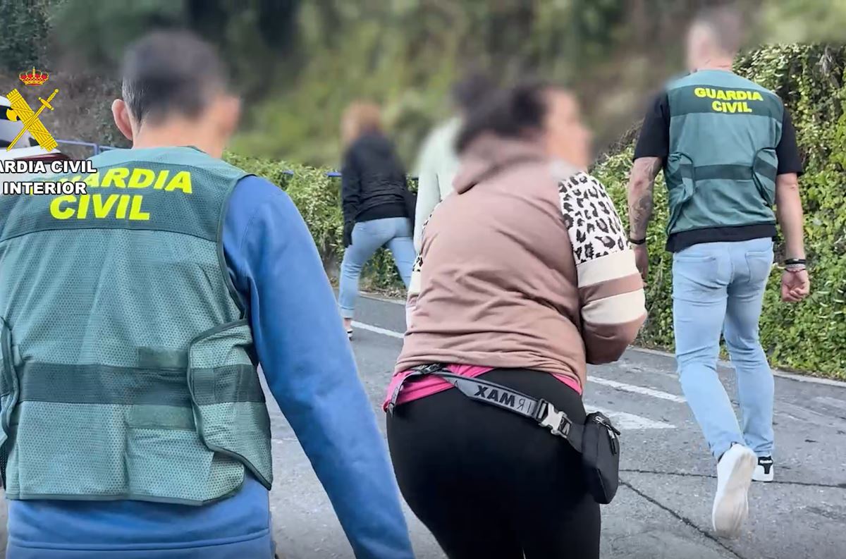La Guardia Civil da el golpe a una red criminal que estafaba con mascotas y tenía aislado a un octogenario: hay víctimas en Canarias
