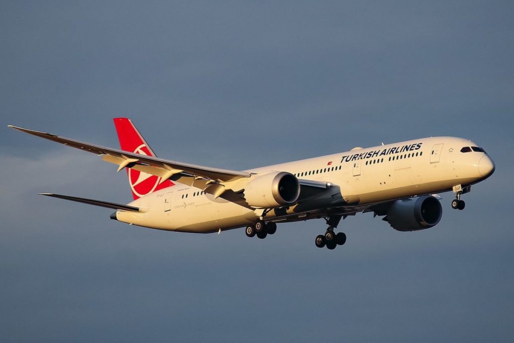 caos en mitad de un vuelo con 148 pasajeros por un punto de acceso wifi