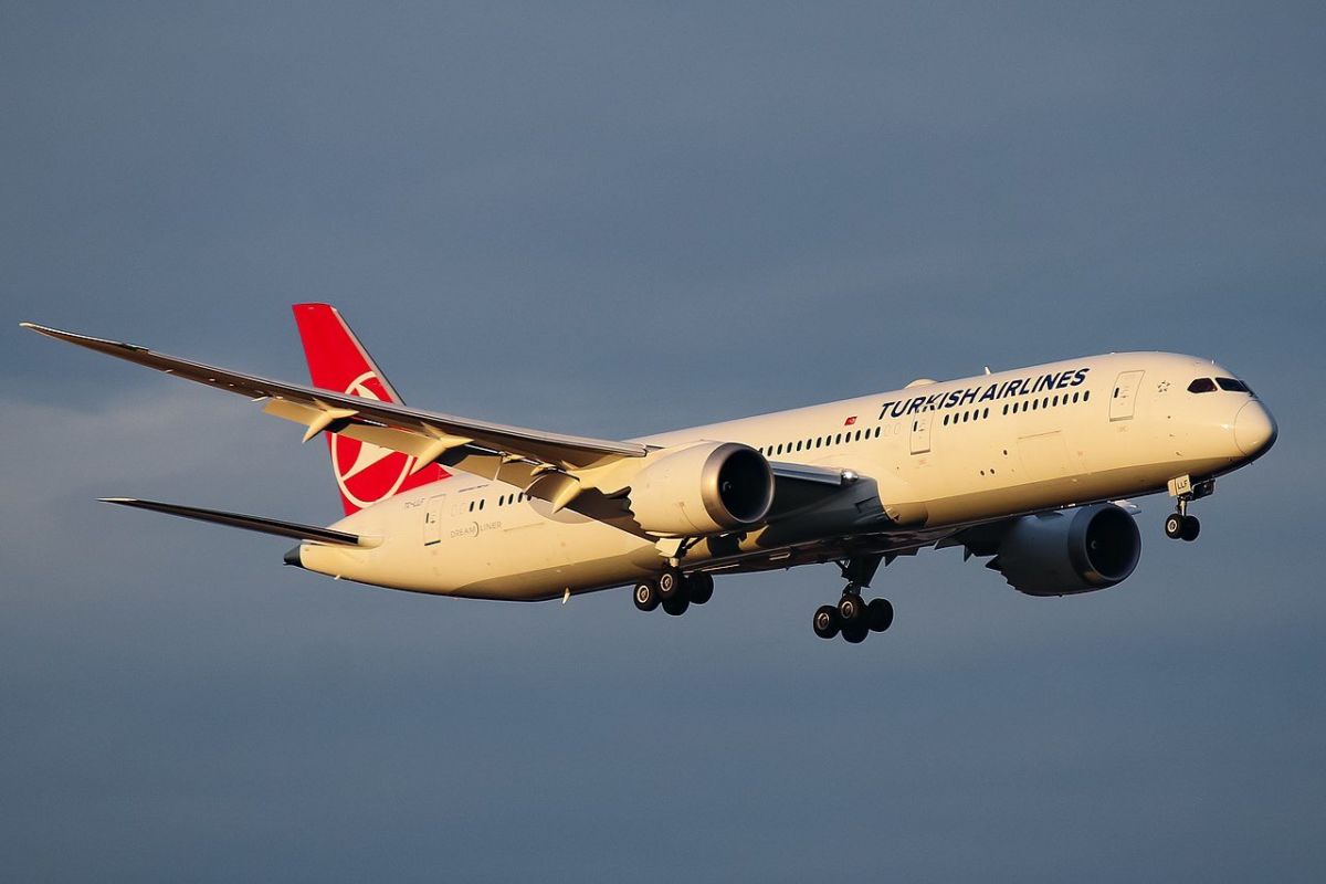 caos en mitad de un vuelo con 148 pasajeros por un punto de acceso wifi