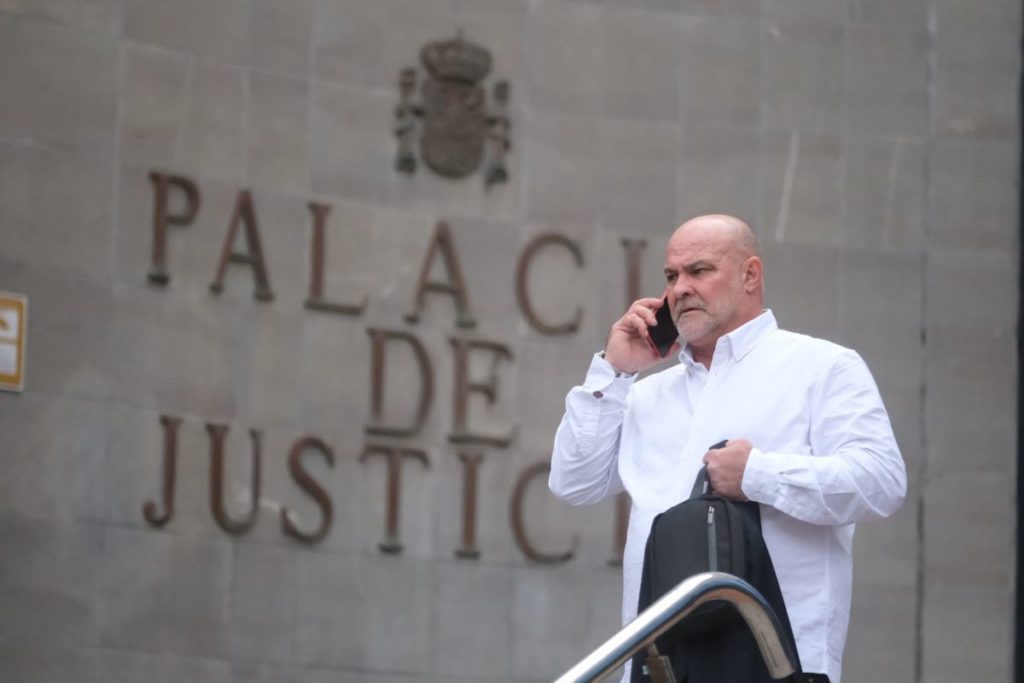 El 'mediador' se suma a la ola neofranquista justo antes de ser juzgado por cohecho