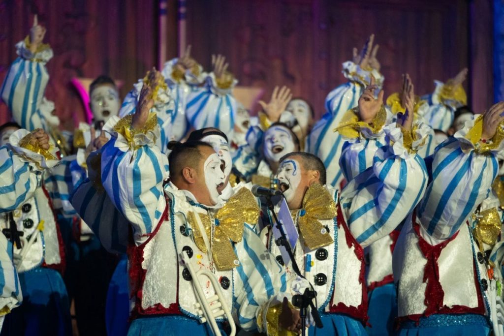 El concurso de murgas adultas del Carnaval de Santa Cruz de Tenerife 2026 arranca con unos Bambones estelares