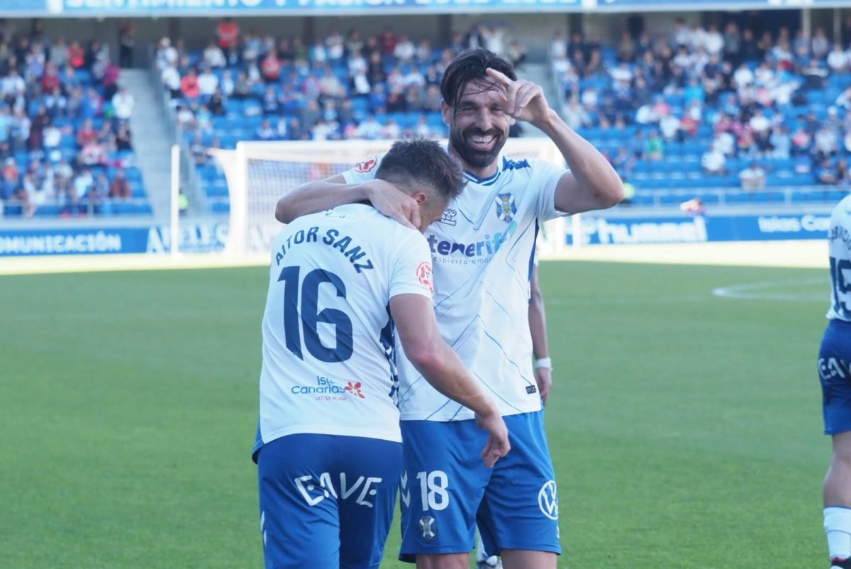 El CD Tenerife quiere vencer al Avilés para recuperar su ventaja. | DA