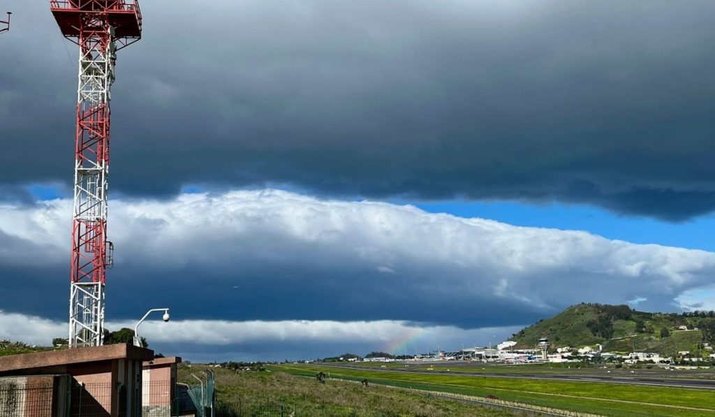 El aeropuerto Tenerife Norte, entre los más afectados por la borrasca Francis. Aemet Canarias