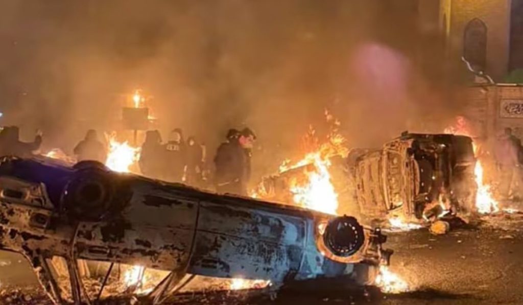 Elevan a 115 los muertos por las protestas en Irán y Trump ofrece su ayuda para "liberar" el país