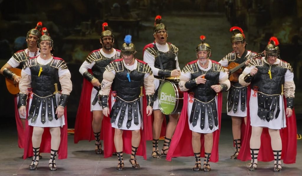 Del Carnaval de Tenerife al de Cádiz: una chirigota canaria actúa por primera vez en el concurso gaditano