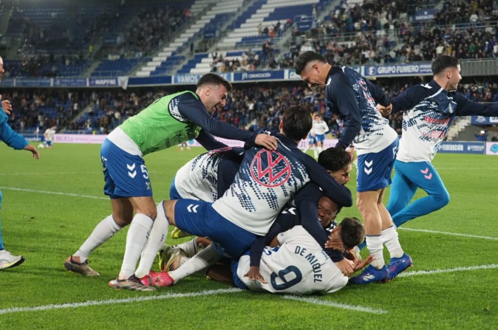 El CD Tenerife completa una primera vuelta de fábula